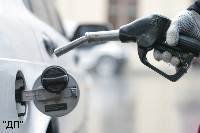 Бензин в Петербурге стал дешеветь. Впервые с мая