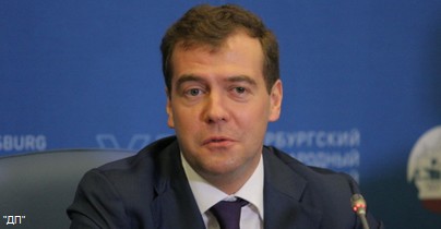 К приезду Медведева срочно демонтировали афишу 