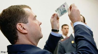 Рост инфляции в России поставит рубль и доллар на место