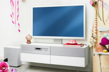 Шведская компания IKEA рекламирует мебель со встроенной бытовой электроникой