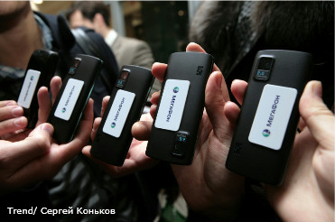 Смольному пять специальных мобильных телефонов за 442 тыс. рублей